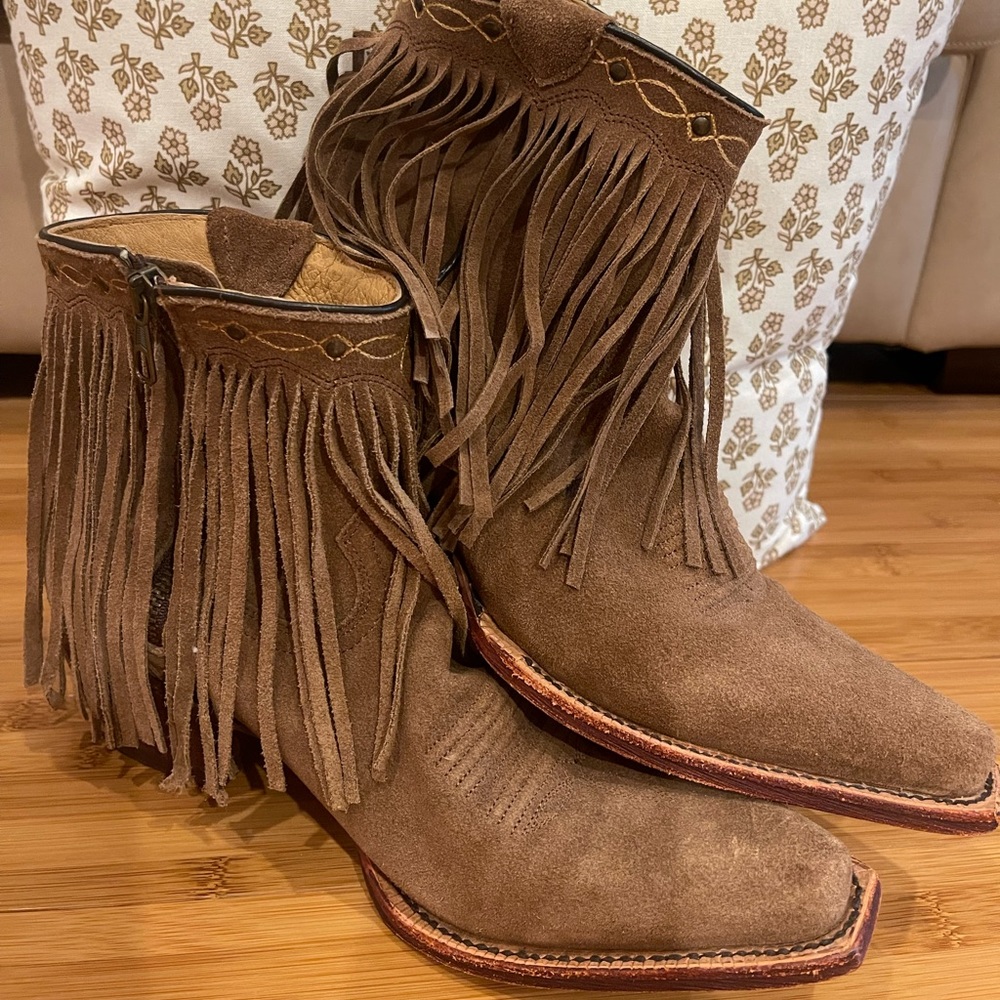 J.B. Dillion short fringe cowboy boots